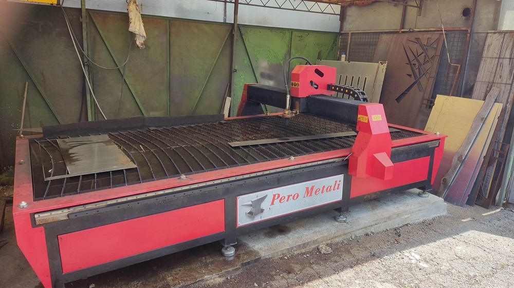 CNC rezač za precizno rezanje metala u radionici Pero Metali Rijeka
